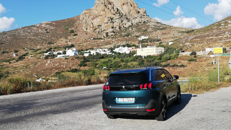 Ανηφορίζοντας για τα υπέροχα χωριά του κυκλαδίτικου νησιού