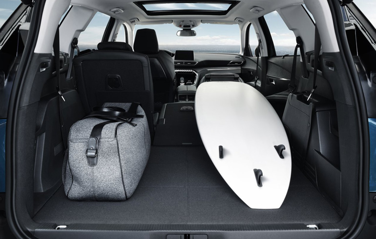 Αν ρίξεις τα καθίσματα η σανίδα του σερφ φαίνεται σαν βαλιτσάκι