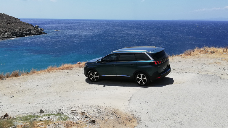 Οδεύοντας σε μία από τις ομορφότερες παραλίες. Το 5008 μας έβγαλε ασπροπρόσωπους παντού