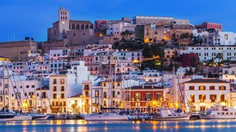 Τέρμα το Σεν-Τροπέ, φέτος, αποφάσισε το διεθνές τζετ σετ