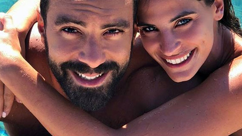 Σάκης Τανιμανίδης: Η γιαγιά της Χριστίνας Μπόμπα του εξηγεί ποιος κάνει κουμάντο στη σχέση