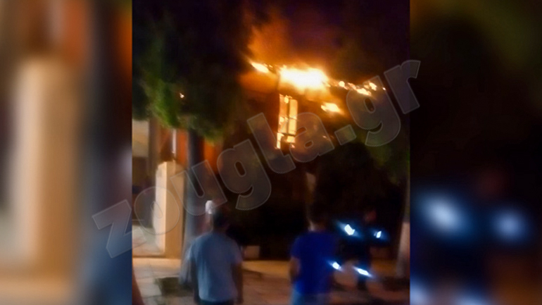 Φωτιά σε διώροφη μονοκατοικία στη Νέα Φιλαδέλφεια