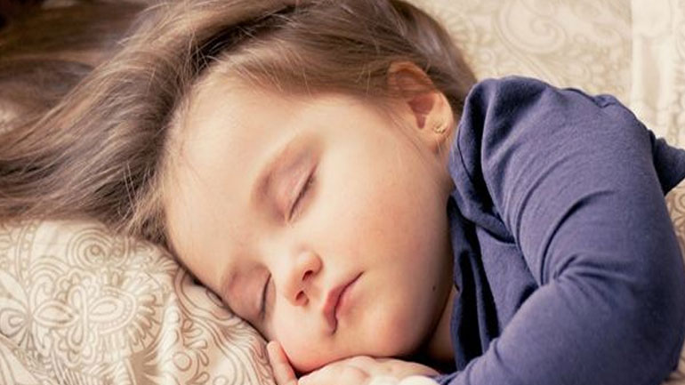 Ποια λάθη να αποφύγετε με τον ύπνο του παιδιού