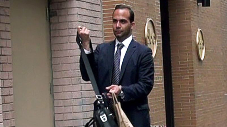 Ο ανακριτής για τη ρωσική ανάμειξη στην εκλογή Τραμπ πρότεινε φυλάκιση έξι μηνών για τον Τζορτζ Παπαδόπουλος