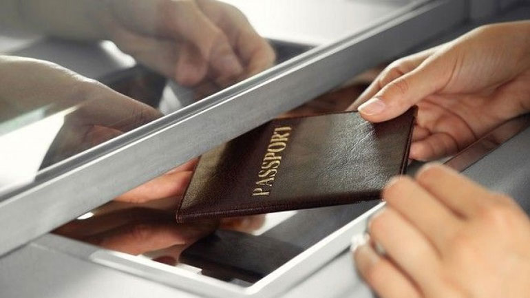 Ηράκλειο: Συλλήψεις για πλαστά ταξιδιωτικά έγγραφα με σκοπό την παράνομη έξοδο από τη χώρα