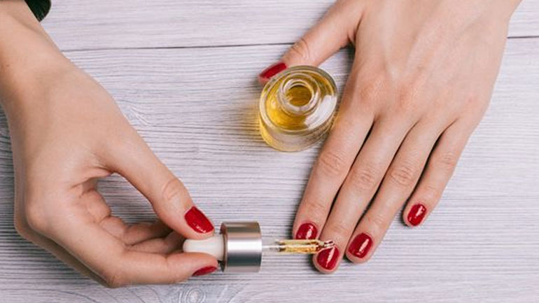 3 τρόποι για να στεγνώσει γρήγορα το απλό μανικιούρ σου!