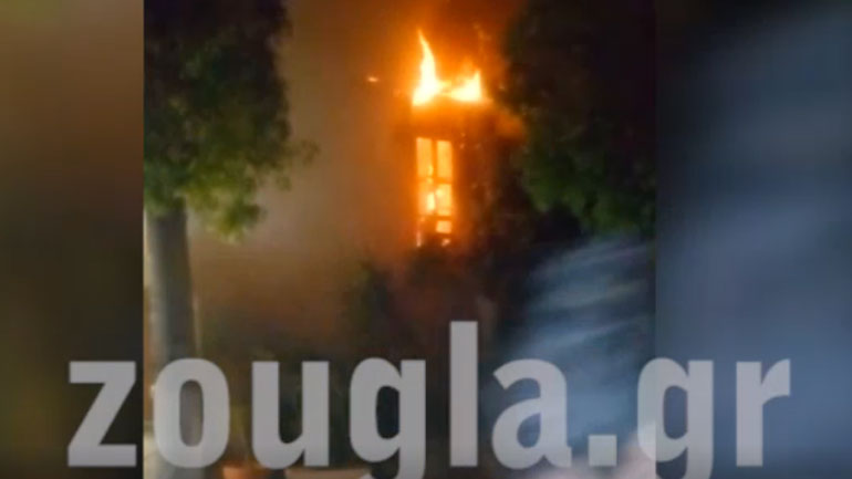 Υπό έλεγχο η πυρκαγιά σε ακατοίκητο σπίτι στη Νέα Φιλαδέλφεια