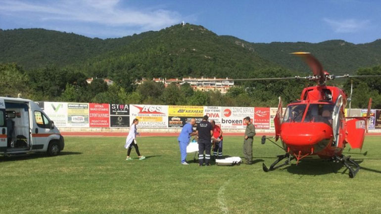 Θεσσαλονίκη: Aεροδιακομιδή ηλικιωμένης που κινδύνεψε να χάσει τη ζωή της από πνιγμό