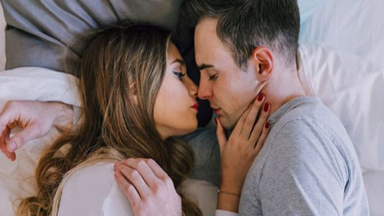 Οι άνδρες που αισθάνονται «νικητές» έχουν περισσότερες πιθανότητες να απατήσουν τη σύντροφό τους