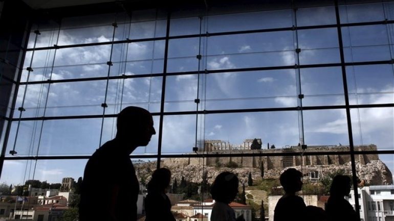 Guardian: «Η Ελλάδα ήταν μία κολοσσιαία αποτυχία»