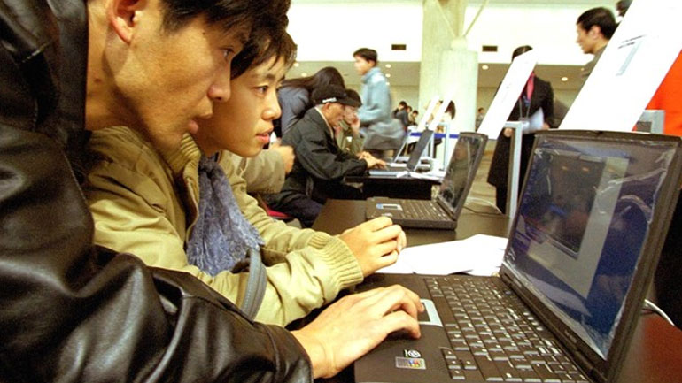 Κίνα: Ξεπέρασαν τα 800 εκατ. οι χρήστες του διαδικτύου