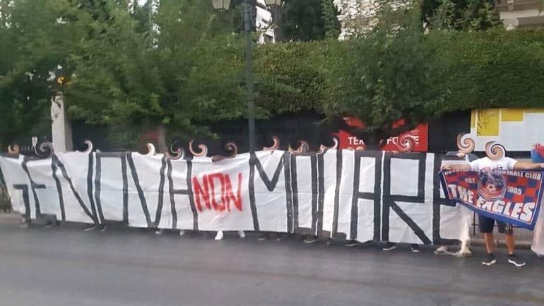 Παρέμβαση οπαδών του Πανιωνίου στην πρεσβεία της Ιταλίας Παρέμβαση οπαδών του Πανιωνίου στην πρεσβεία της Ιταλίας