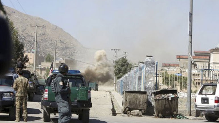 Αφγανιστάν: Ρουκέτες κατά της Καμπούλ – Μάχες διεξάγονται στην πόλη