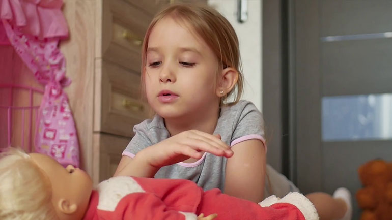 Ποια είναι η σημασία της κούκλας για το παιδί ανά ηλικία