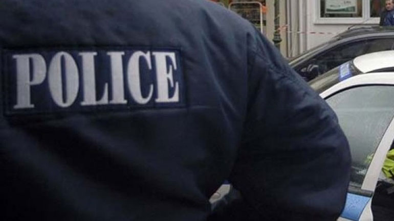 Βόλος: Αλυσόδεσαν 16χρονο σε στύλο