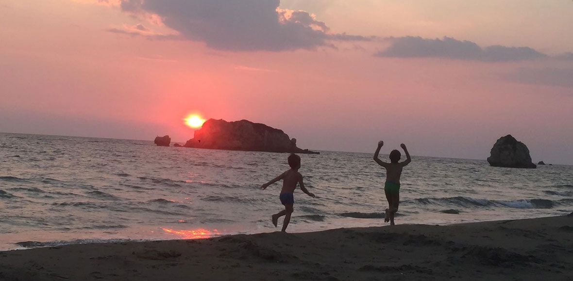 Απολαμβάνοντας τον “τελευταίο” ελληνικό ήλιο