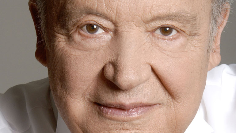 Ο Μίμης Πλέσσας στο Ρωμαϊκό Ωδείο Πάτρας με «Μια θάλασσα τραγούδια»