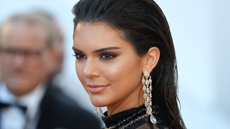 Η Kendall Jenner μας συστήνει το νέο trend στα παπούτσια του φετινού φθινοπώρου
