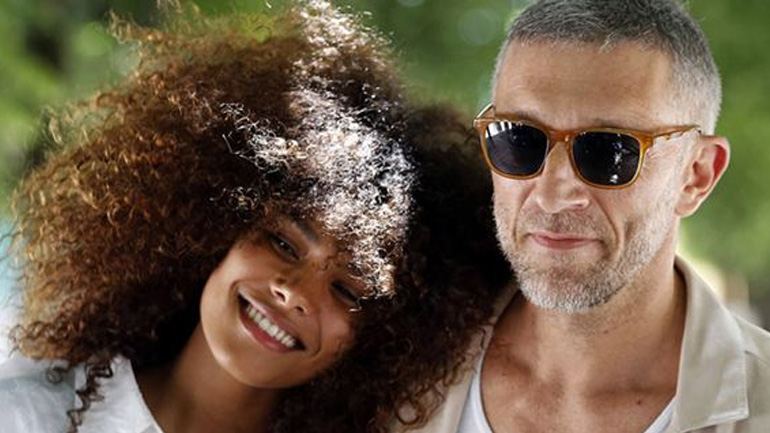 Vincent Cassel: Ο πρώην της Bellucci ποζάρει για εξώφυλλο περιοδικού με την 21χρονη σύντροφό του!