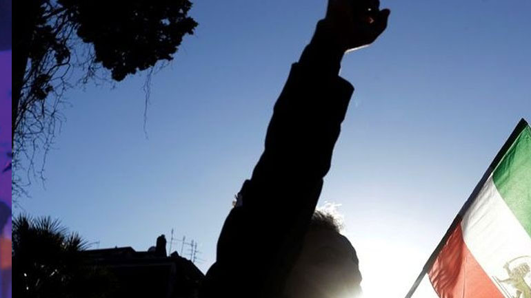 Ιράν: Θα υψώσουμε το ανάστημά μας απέναντι στις ΗΠΑ