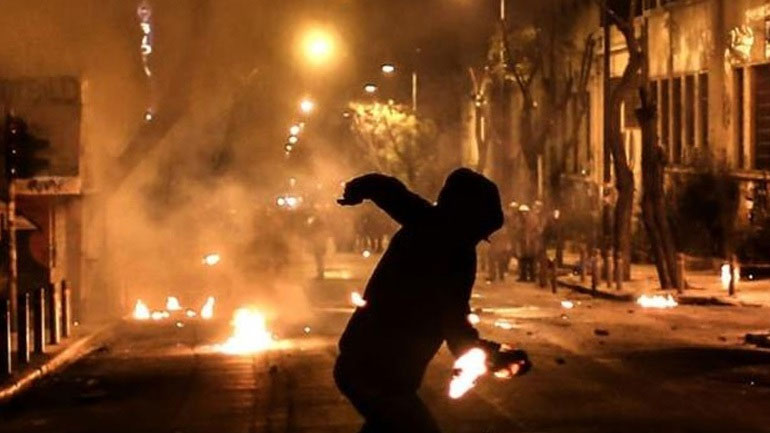 Επιθέσεις με μολότοφ στα Εξάρχεια