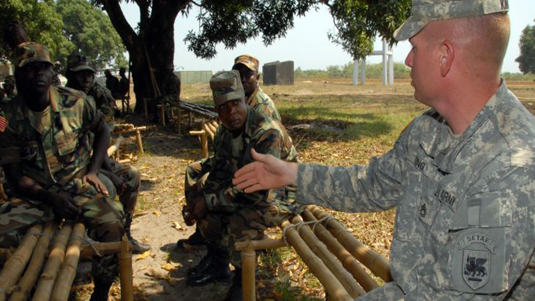 Γερμανία: Η καγκελάριος Μέρκελ τάσσεται υπέρ της προμήθειας όπλων στην Ανγκόλα