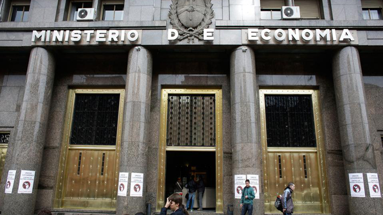 Αργεντινή: Η κυβέρνηση δημοπράτησε έντοκα γραμμάτια του δημοσίου – Επιδιώκει παράταση των ωριμάνσεων