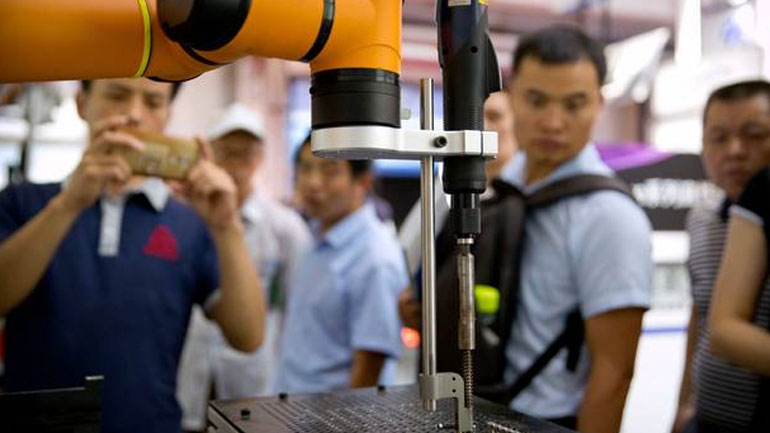 Σε ισχύ οι αμερικανικοί τελωνειακοί δασμοί 25% σε κινεζικά αγαθά