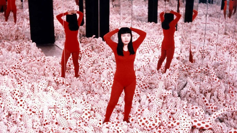 Γιατί είναι δημοφιλής η Γιαγιόι Κουσάμα;