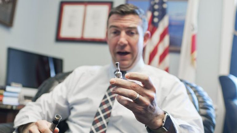 ΗΠΑ: Ένα από τα πρώτα μέλη της Βουλής που είχαν ταχθεί υπέρ του Ντόναλντ Τραμπ διώκεται για κατάχρηση