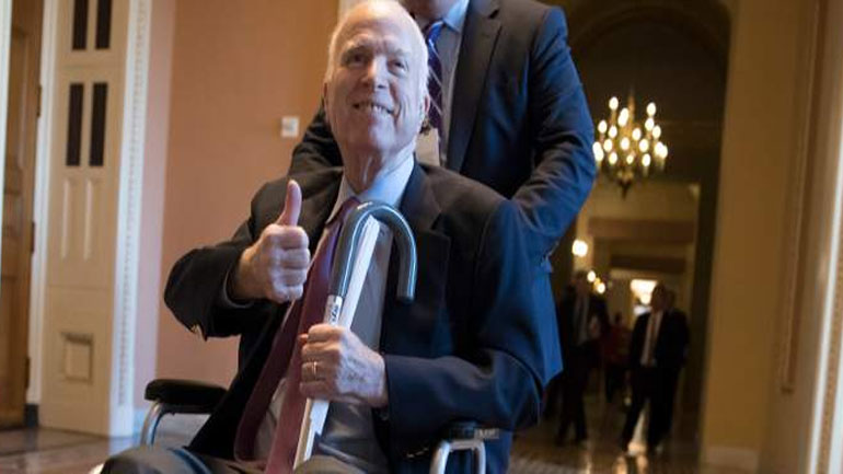 Ο γερουσιαστής Τζον Μακέιν αποφάσισε να σταματήσει τη θεραπεία για τον επιθετικό καρκίνο