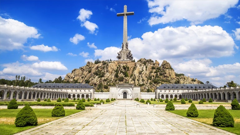 Ισπανία: Η κυβέρνηση αρχίζει τη διαδικασία εκταφής του Φράνκο