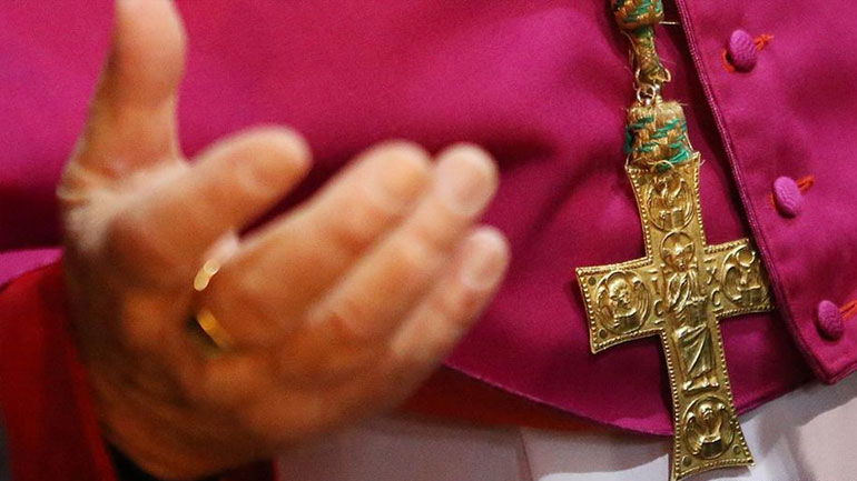 Επίσκεψη Πάπα υπό τη σκιά σκανδάλων