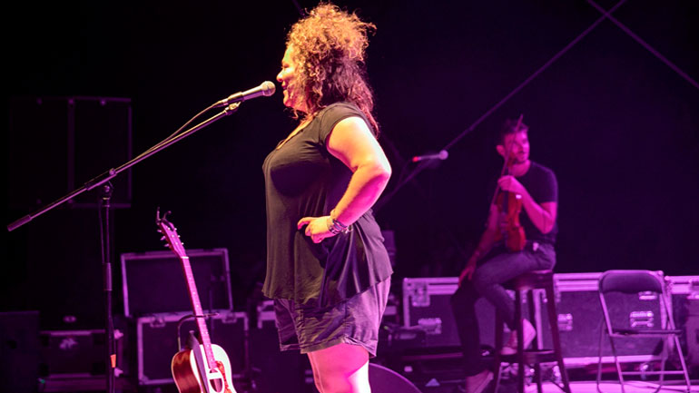 Η Ματούλα Ζαμάνη στο Θέατρο Βράχων