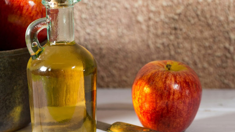 Μηλόξιδο: Οι beauty χρήσεις του για τα μαλλιά