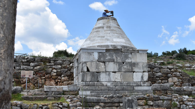 Πέτρος Θέμελης: «Τα μνημεία πρέπει να είναι ανοικτά στο κοινό»