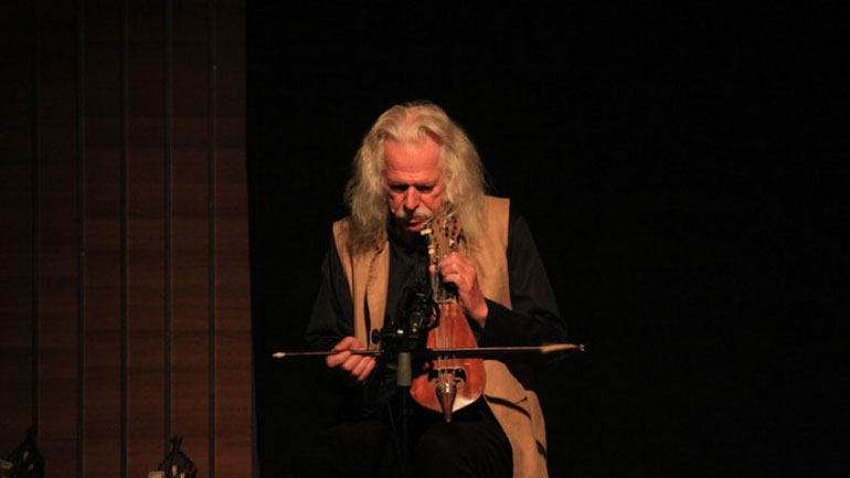 Ρος Ντέιλι: «Η μουσική μπορεί να μας δώσει ό,τι ζητήσουμε εμείς από αυτήν»