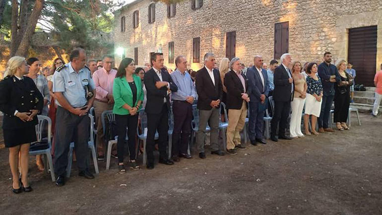 Αποδοκίμασαν τον Τατούλη στα εγκαίνια του Αρχαιολογικού Μουσείου Πύλου