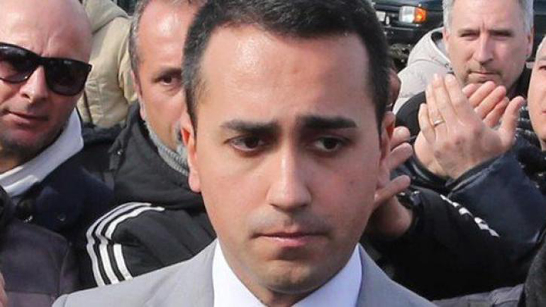 Λουίτζι Ντι Μάιο: «Η κυβέρνηση είναι συμπαγής. Ο Σαλβίνι δεν πρέπει να παραιτηθεί»