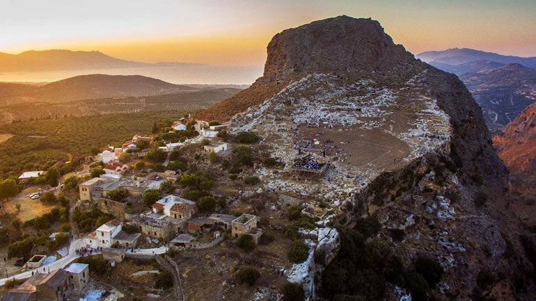 Πανσέληνος στην Ακρόπολη της αρχαίας Ρόκκας στην Κρήτη