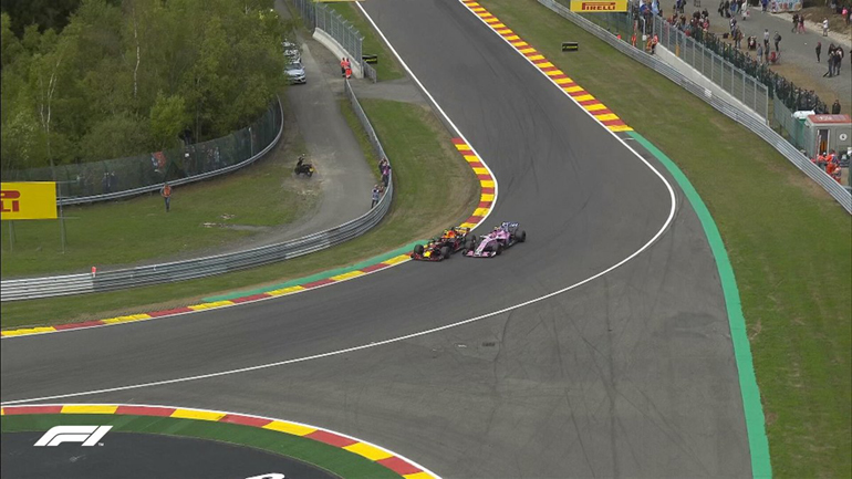 Ο Verstappen προσπερνά με εντυπωσιακό τρόπο μία Force India