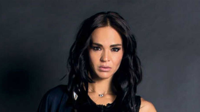 Νικολέτα Καρρά: Δείτε πώς αντέδρασε όταν ρωτήθηκε αν θα παίξει σε ταινία πορνό