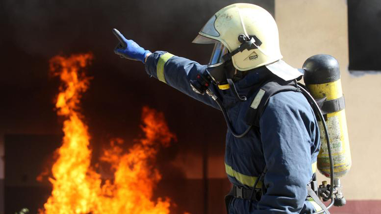 Πυρκαγιά σε βιομηχανία ζωοτροφών στο Σπαθοβούνι Κορινθίας