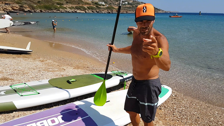 Ποιες είναι οι διαφορές φουσκωτού και πολυεστερικού SUP; Συμβουλές από τον πρωταθλητή Γιώργο Φράγκο
