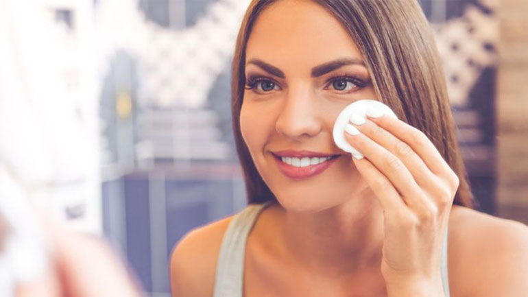 Πώς να κρατήσετε την επιδερμίδα σας ενυδατωμένη και δροσερή!