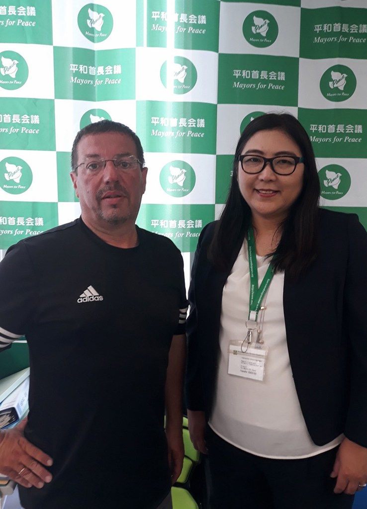 Με την κα. Yasco Suehiro, την εκπρόσωπο του Δημάρχου της Χιροσίμα