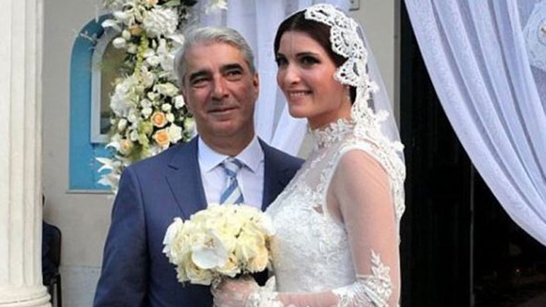 Ελισάβετ Κατσαμάκη: Η εγκυμονούσα σύζυγος του Σίμου Κεδίκογλου ποζάρει με μαγιό