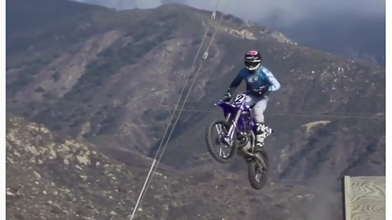 Όταν η προσγείωση στο χώμα είναι… ανώμαλη!