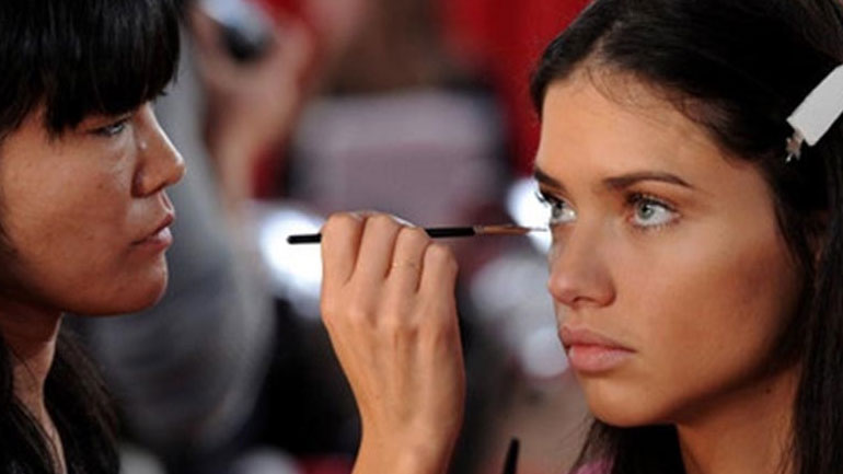 Η Adriana Lima μόλις αποκάλυψε το μυστικό ομορφιάς της