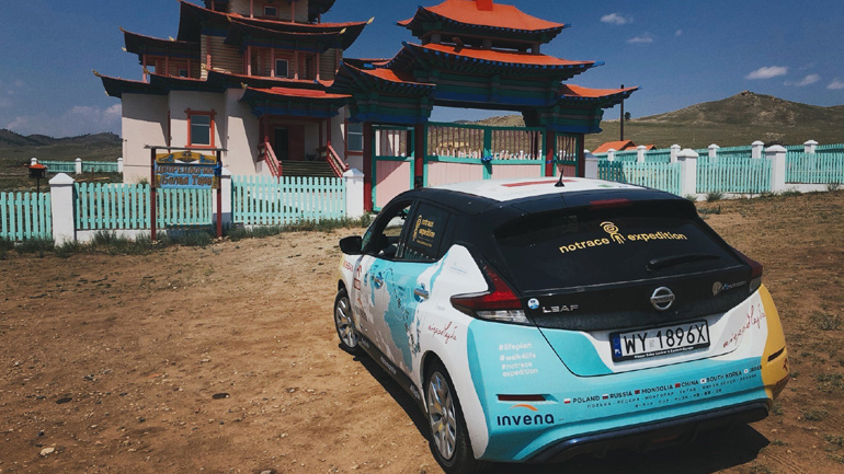 Γύρισε τον κόσμο με ηλεκτροκίνητο αυτοκίνητο